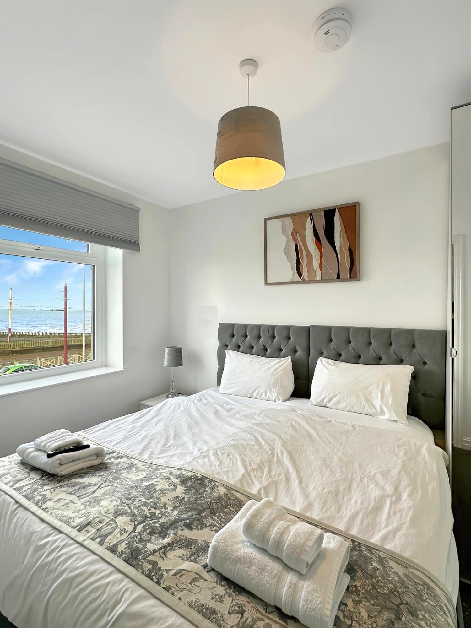 Granada Apartments Queen'S Promenade Blackpool Luaran gambar